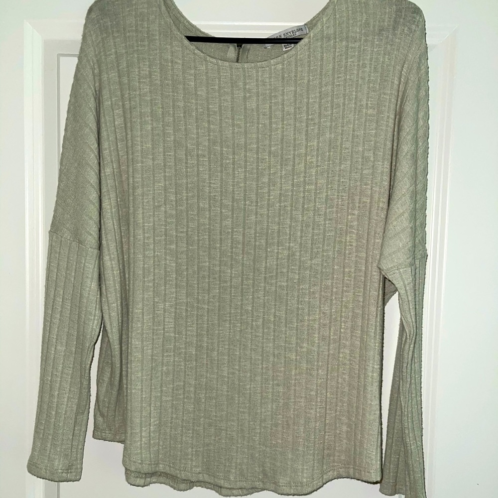 Mint green light sweater😍 size medium